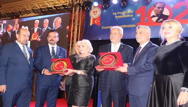 Rumıniyada türk siyasətçiyə Qənirə Paşayeva xüsusi mükafatı verildi Rumıniyada türk siyasətçiyə Qənirə Paşayeva xüsusi mükafatı verildi