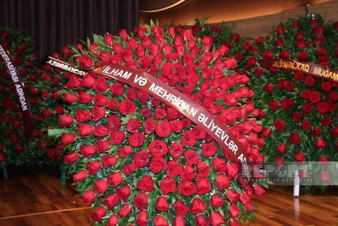 Prezident və Birinci vitse-prezident Xalq artisti Ramiz Quliyevlə vida mərasiminə əklil göndərib Prezident və Birinci vitse-prezident Xalq artisti Ramiz Quliyevlə vida mərasiminə əklil göndərib