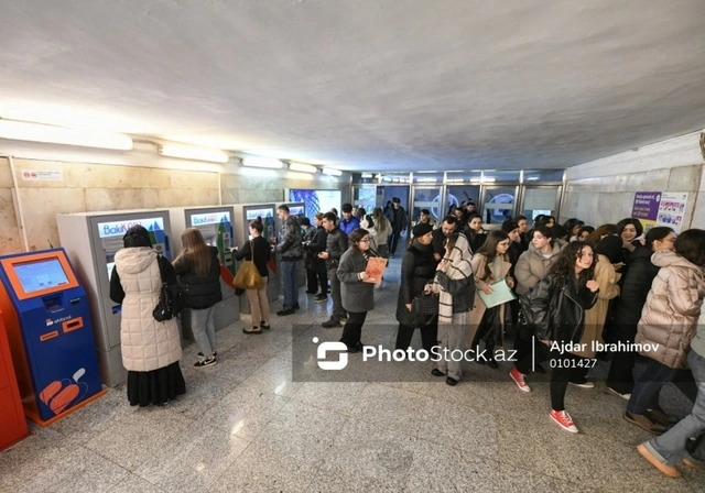 Sərnişinlər metro əvəzinə taksini seçirlər - SƏBƏB