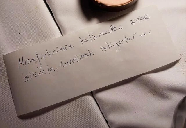 Restoranda ona göndərilən qeydi yaydı: 