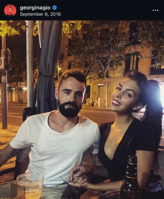 Kriştiano Ronaldo ilə evlənən Corcinanın keçmiş sevgilisi ilə fotoları yayıldı