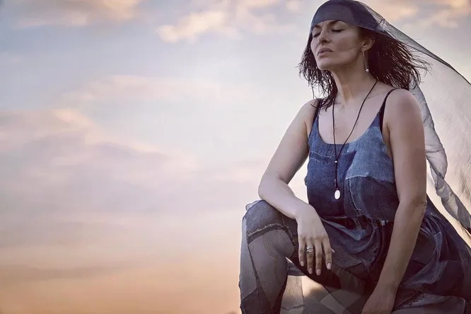 Evli iş adamı ilə eşq yaşayan və hazırda ektrasens olan MÜĞƏNNİNİN HEKAYƏSİ