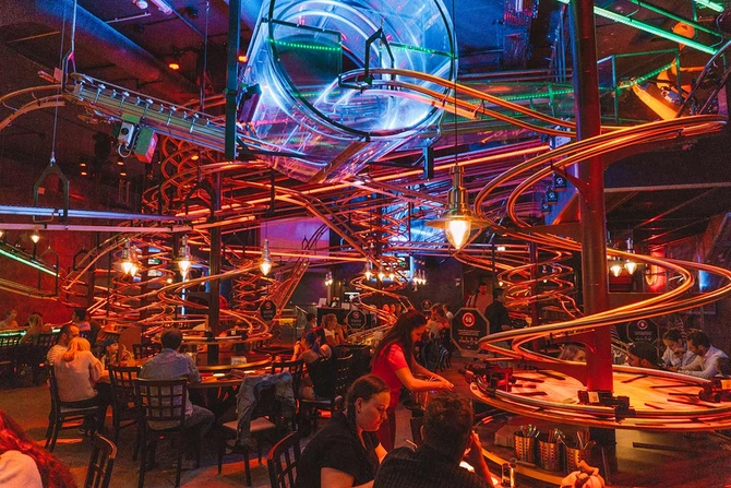 Ayaqyolu, xəstəxana konseptli RESTORANLAR - SİYAHI