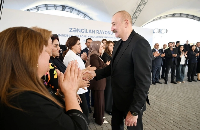 Zəngilanın Məmmədbəyli və Ağalı kəndlərinin sakinlərinə mənzillərin açarları təqdim edilib Zəngilanın Məmmədbəyli və Ağalı kəndlərinin sakinlərinə mənzillərin açarları təqdim edilib