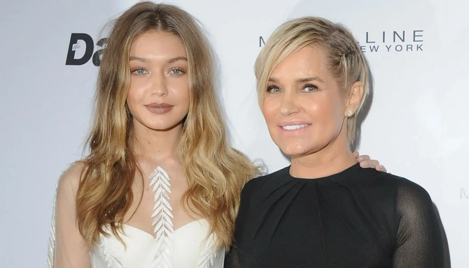 Məşhur müğənni qızının anasını sevmir