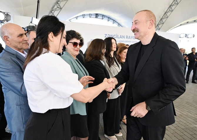 Zəngilanın Məmmədbəyli və Ağalı kəndlərinin sakinlərinə mənzillərin açarları təqdim edilib Zəngilanın Məmmədbəyli və Ağalı kəndlərinin sakinlərinə mənzillərin açarları təqdim edilib