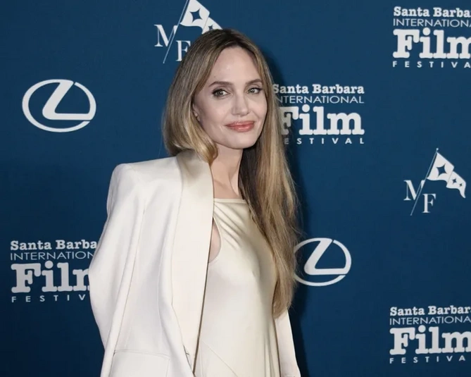 Ancelina Coli bu səbəbdən ABŞ-ni tərk edir