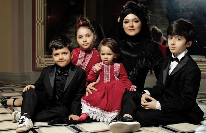 Şou-biznesin xoşbəxt ailə həyatı olan məşhurları - SİYAHI