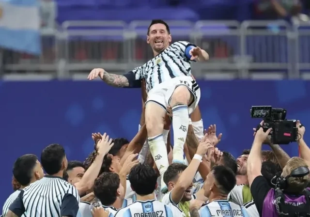 Messi millidən qələbə ilə ayrıldı, Ronaldunun 7 nömrəli forması əlindən alındı