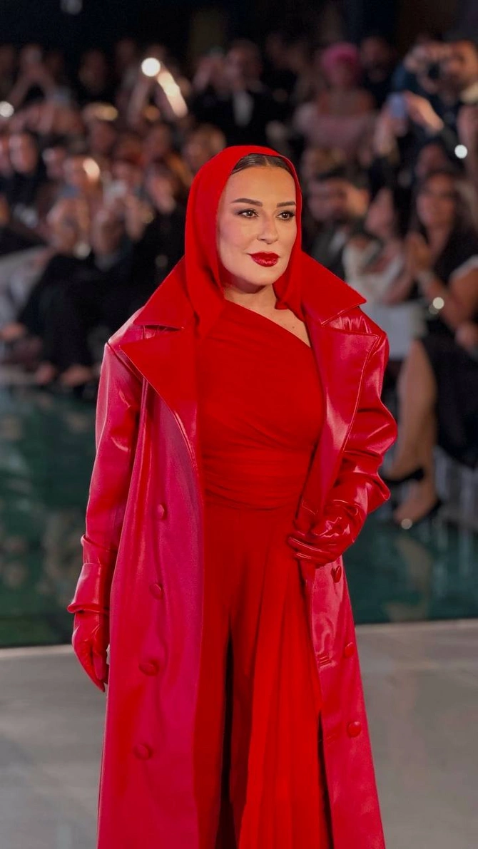 Xalq artisti xüsusi model kimi PODİUMA ÇIXDI