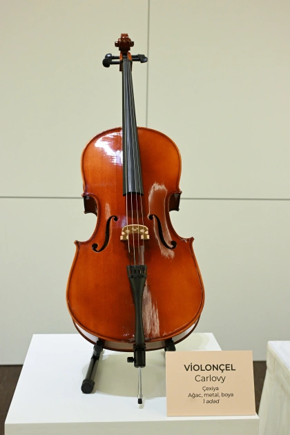 Heydər Əliyev Fondunun dəstəyi ilə alınan musiqi alətlərinin təqdimatı olub Heydər Əliyev Fondunun dəstəyi ilə alınan musiqi alətlərinin təqdimatı olub