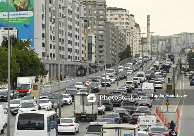 Paytaxtda fərqli iş qrafikləri tətbiq olunacaq: Tıxaclar azalacaq?