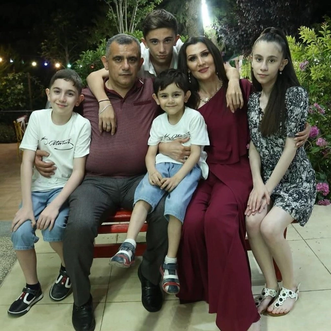 Şou-biznesin xoşbəxt ailə həyatı olan məşhurları - SİYAHI