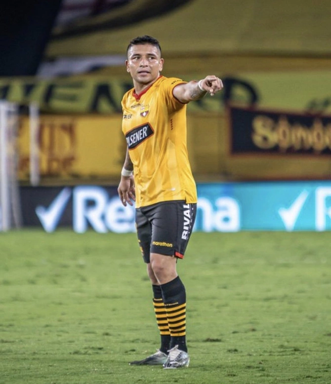 Ekvadordo dəhşət - Futbolçu həyat yoldaşı ilə birgə qətlə yetirildi