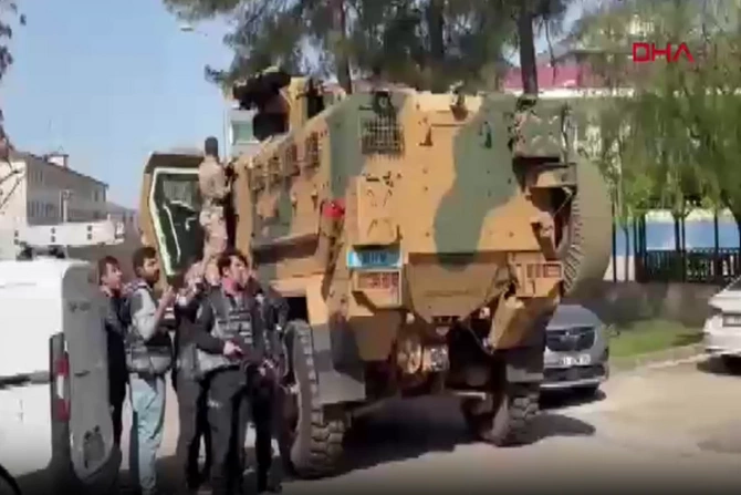 Türkiyədə məktəbə silahlı hücum edən məktəbli özünə qəsd edib - 16 YARALI