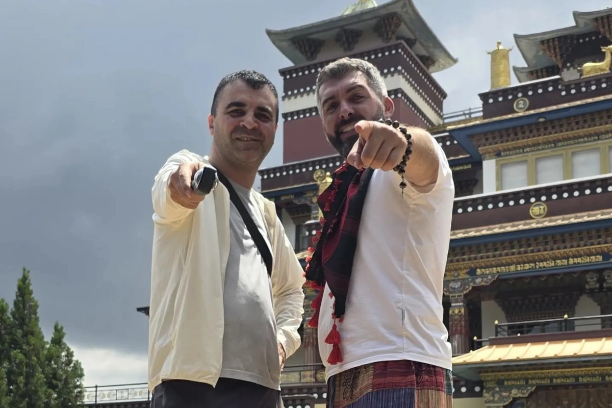 Fərhad Aşurbəyli daşqınlar olan Nepalda qalıb
