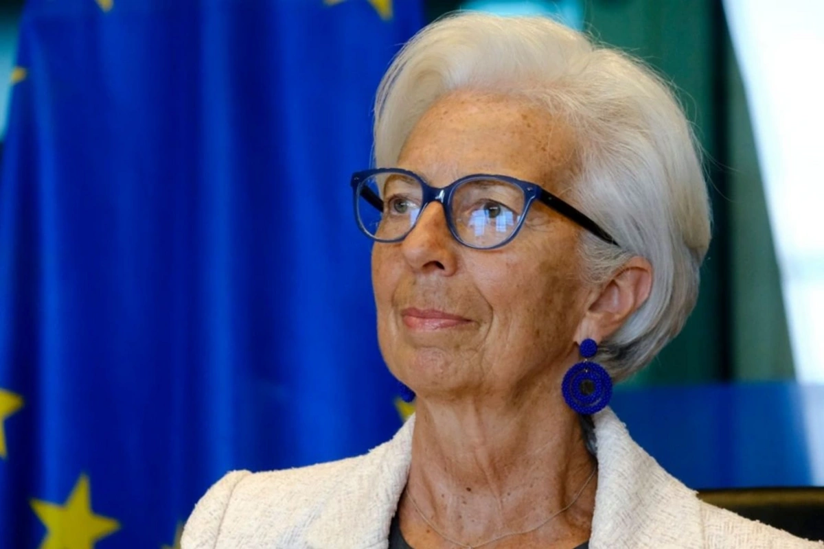 Kristin Laqardın real maaşı açıqlanandan xeyli yüksək olub