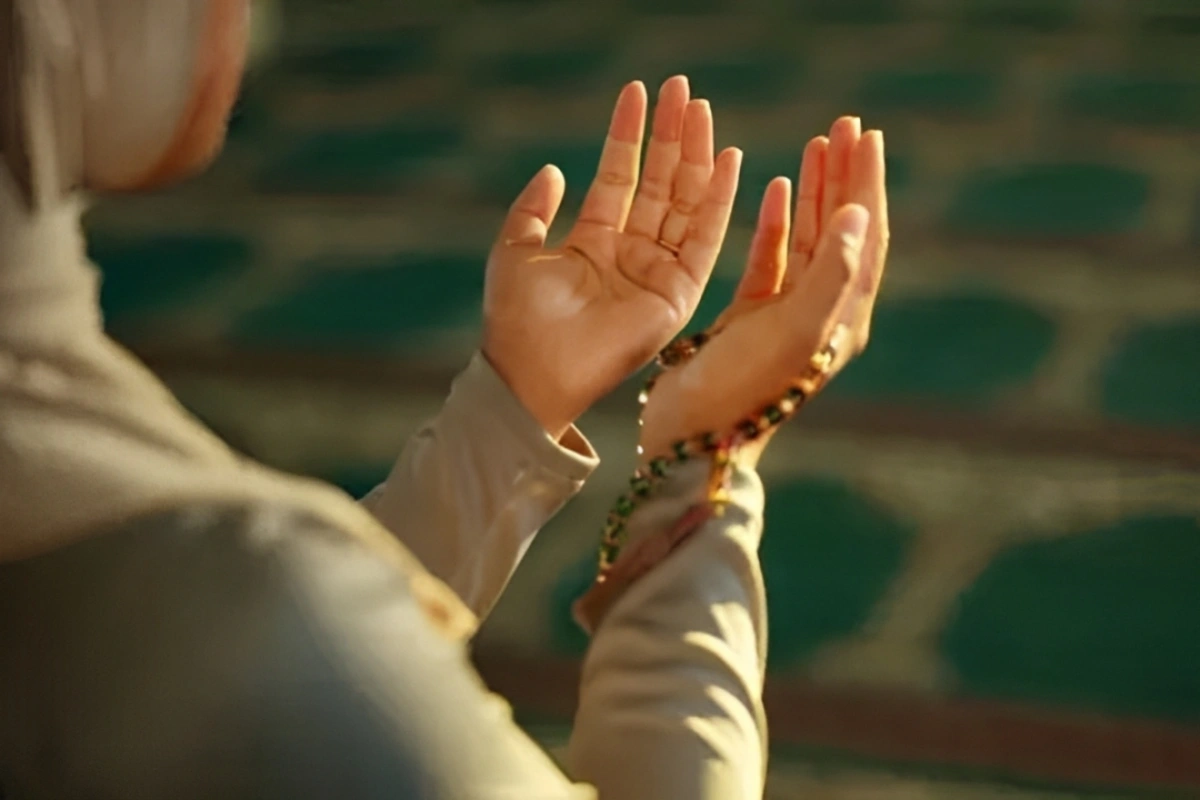 Bakıda həyat yoldaşını namaz qılarkən qətlə yetirməkdə təqsirləndirilən şəxsin məhkəməsi BAŞLAYIB Bakıda həyat yoldaşını namaz qılarkən qətlə yetirməkdə təqsirləndirilən şəxsin məhkəməsi BAŞLAYIB