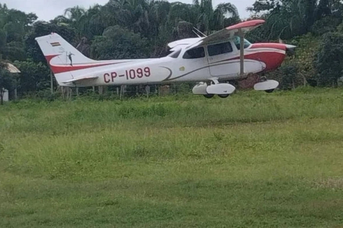 Helikopter qəzaya uğradı - Sərnişinlər 36 saat timsah və ilan olan bataqlıqda qaldı
