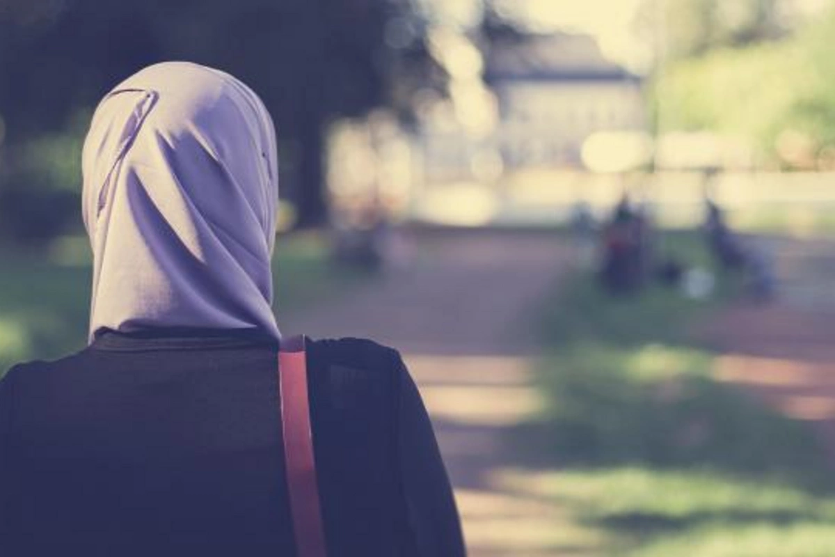 Fransada universitetlərdə hicabın qadağan olunması istənilir