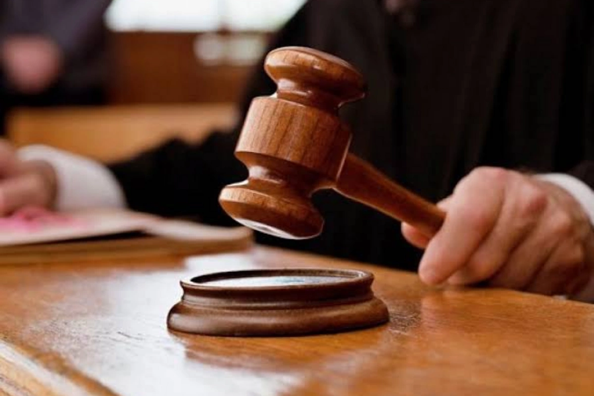 Oğlunu kürəyindən bıçaqlayan şəxsə HÖKM OXUNDU
