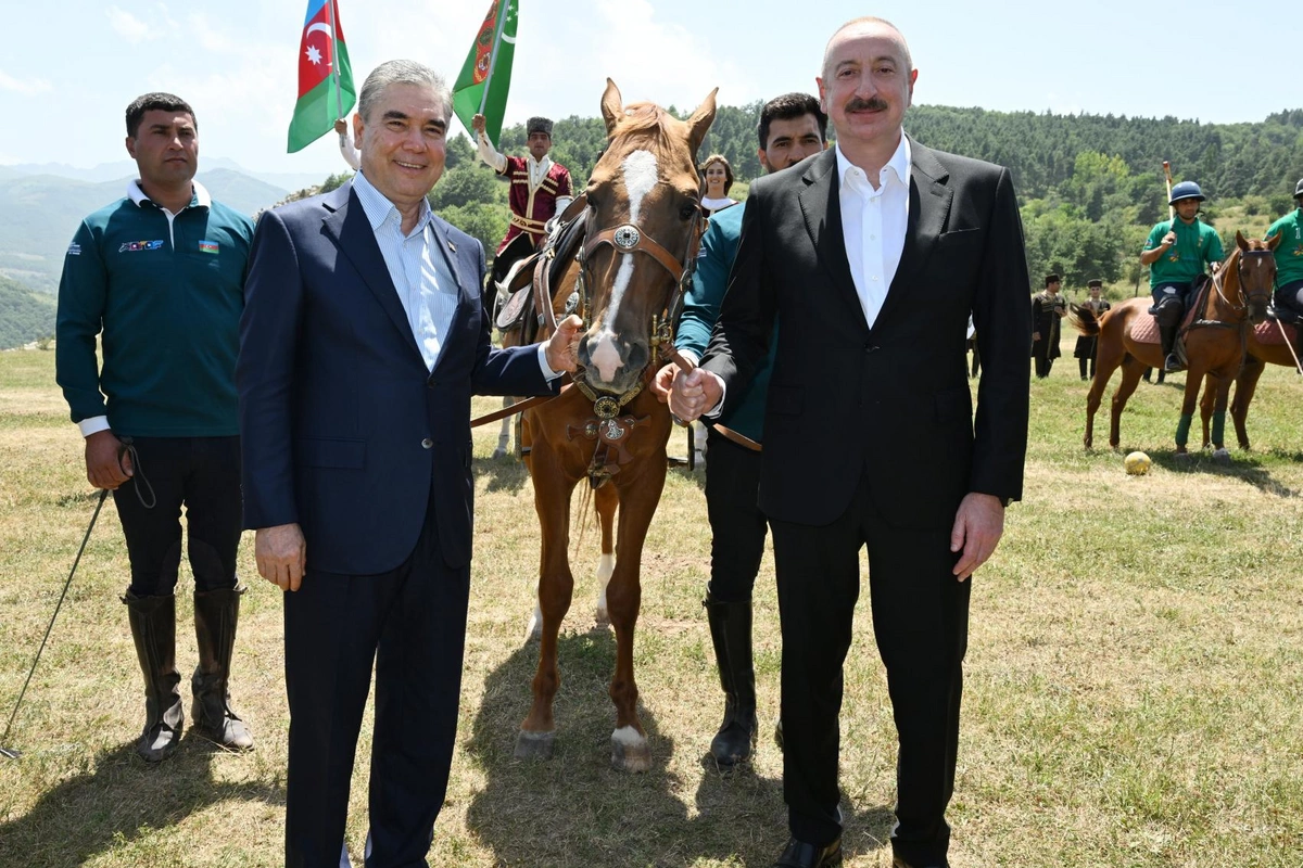 At Jydyr Duzu, Gurbanguly Berdimuhamedov was presented with a Karabakh horse named Dostlug as a gift