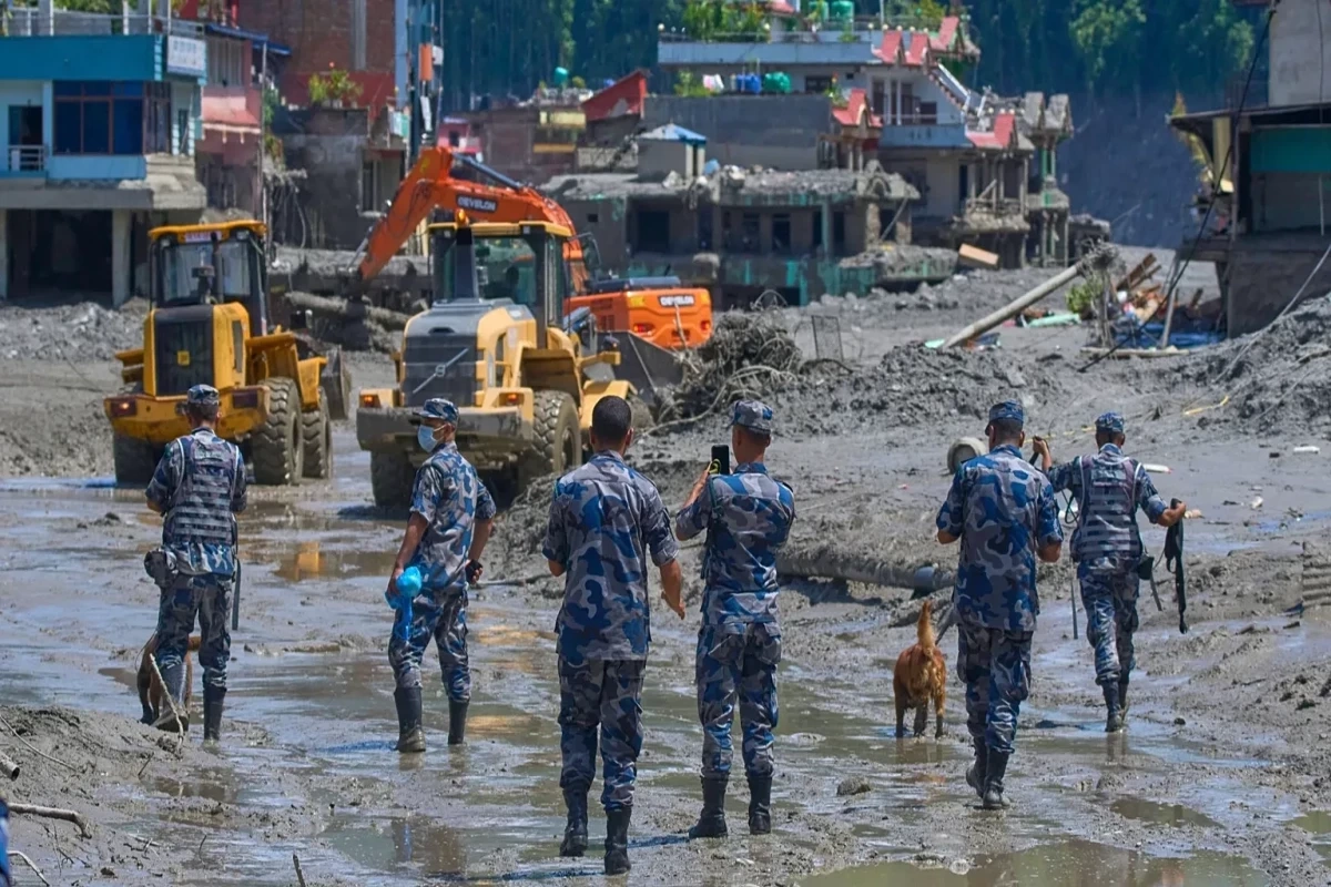 Nepalda daşqında ölənlərin sayı 900-ü ötdü