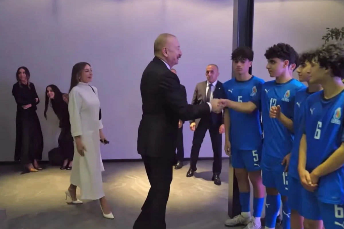 İlham Əliyevlə gənc futbolçular arasında maraqlı dialoq