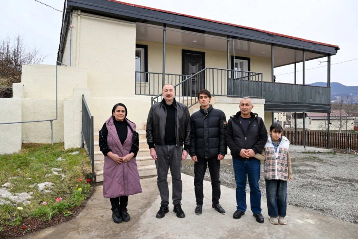 Президент Ильхам Алиев ознакомился с работами, проделанными в селе Хейвалы Агдеринского района