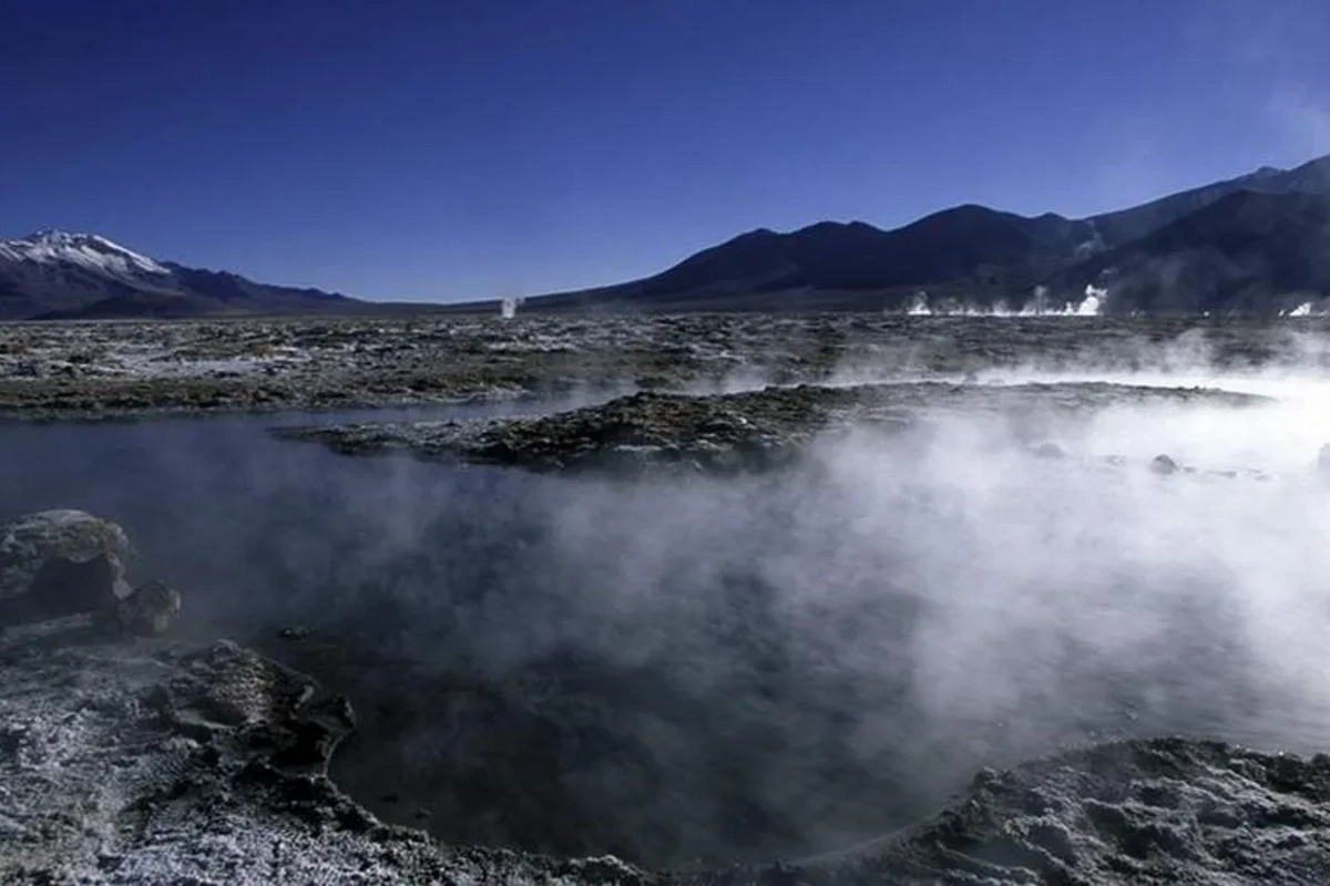 A strong earthquake has occurred in Chile, a tsunami threat has been declared
