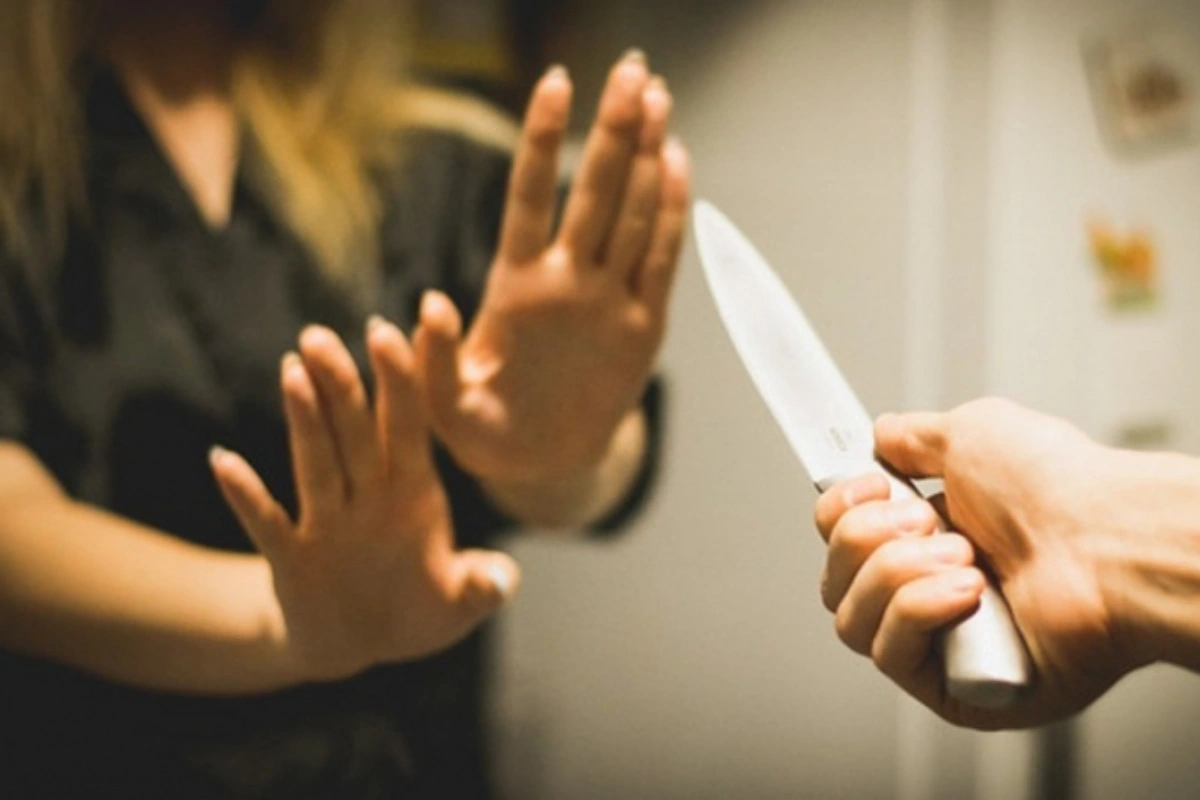 Şəmkirdə 35 yaşlı qadın BIÇAQLANDI - Şübhəli bilinən qardaşı saxlanıldı