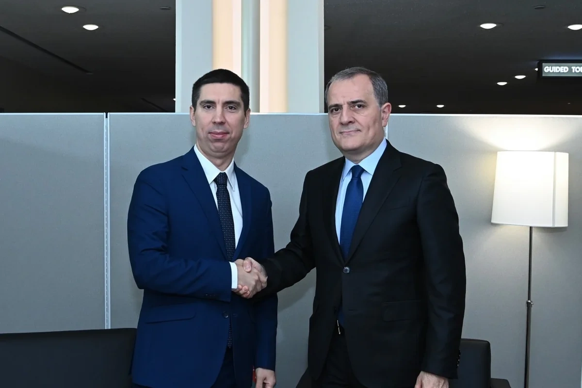 Ceyhun Bayramovla Moldovanın XİN rəhbəri görüşüb