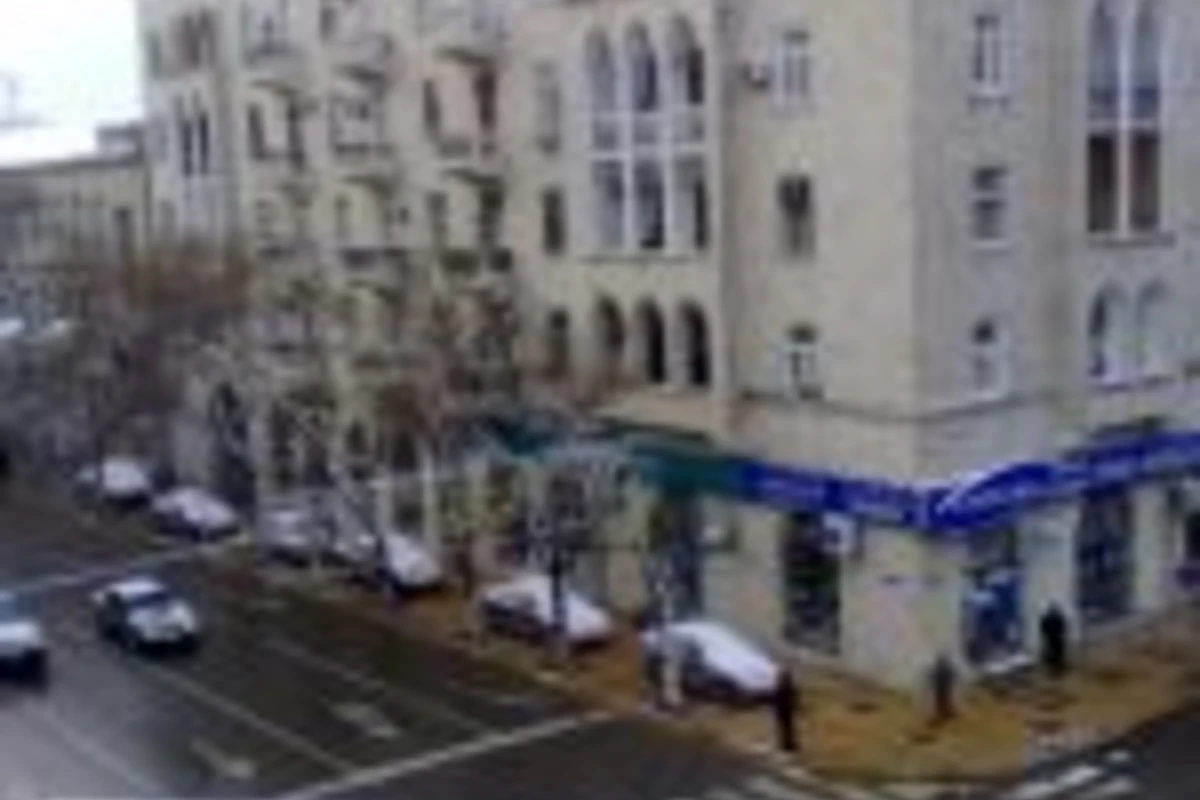 в Баку выпал первый снег !