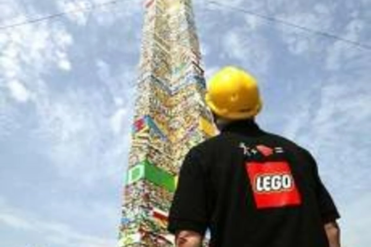 Новый рекорд самой высокой башни из Lego