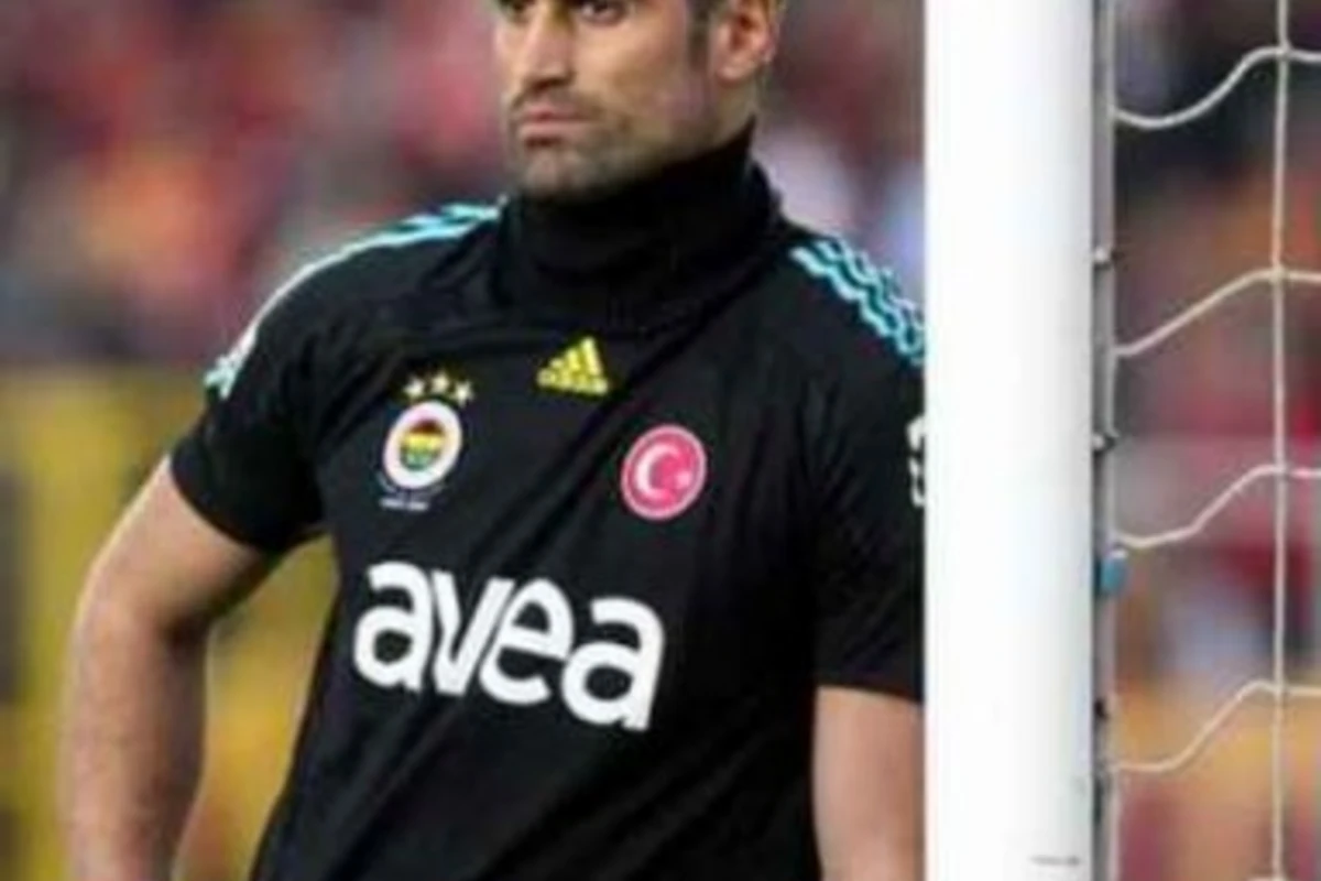 Fenerbahcheli Volkan sevgilisine 1.5 milyonluq ev hediyye edib