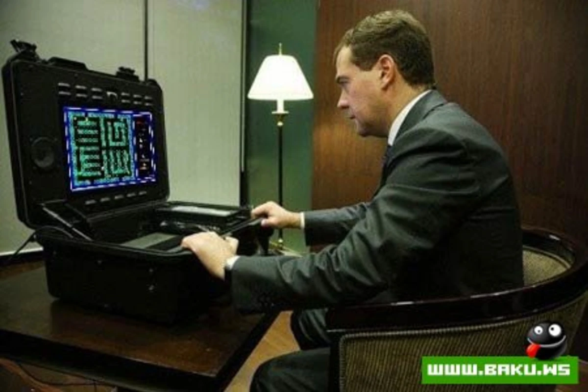 Президентский ноутбук, маде ин Раша (12 фото)