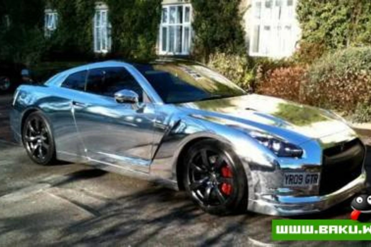 Nissan GT-R Chrome & White