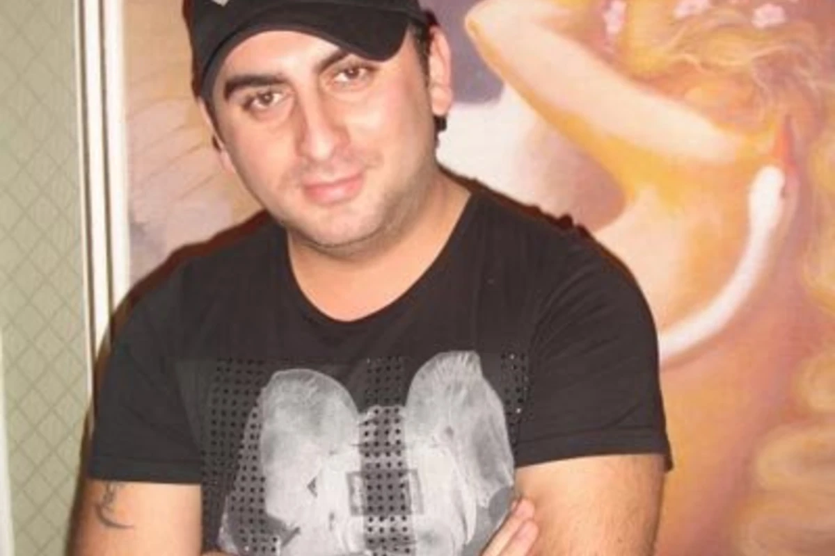 Prodüser Tolik toy dəvətnaməsi paylayır...