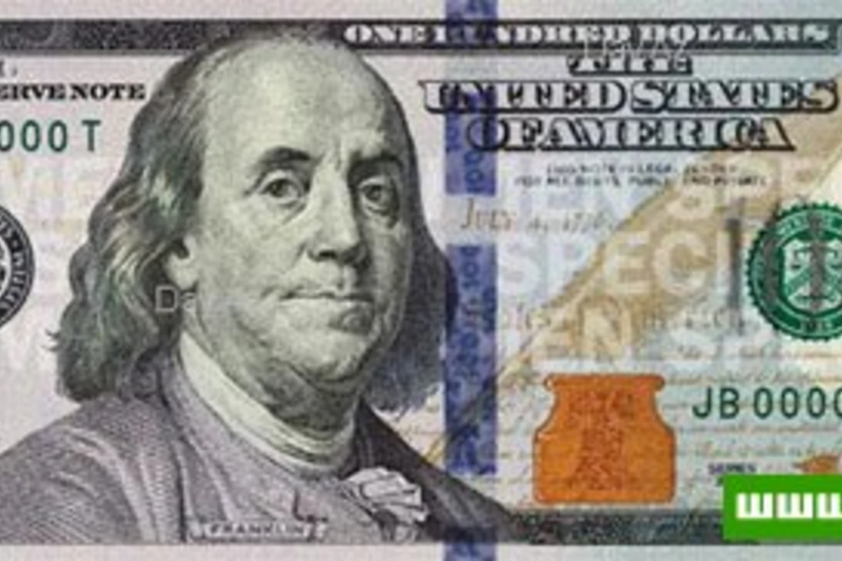 В США представлена новая купюра достоинством 100 долларов - ФОТО