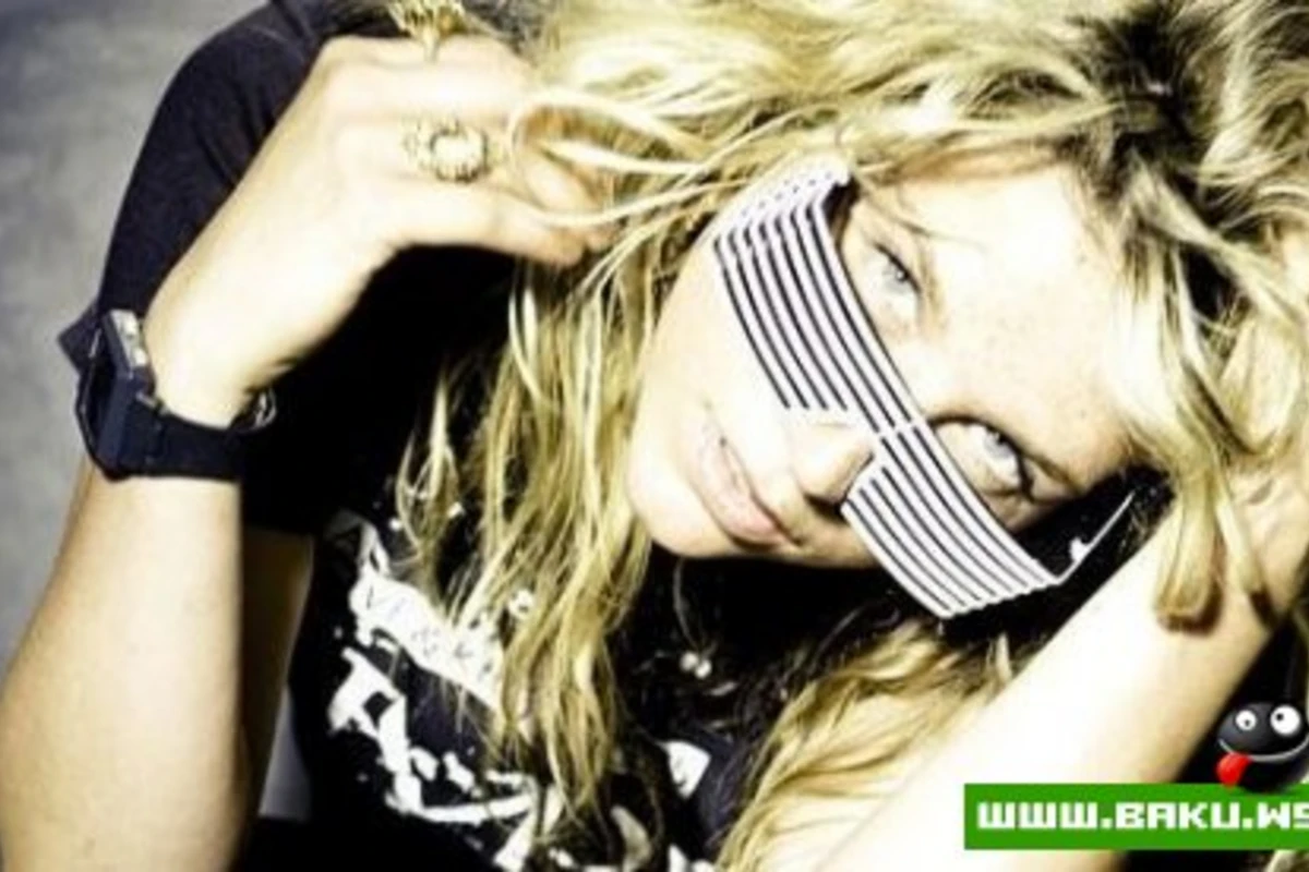 Kesha - Feels Like Rain