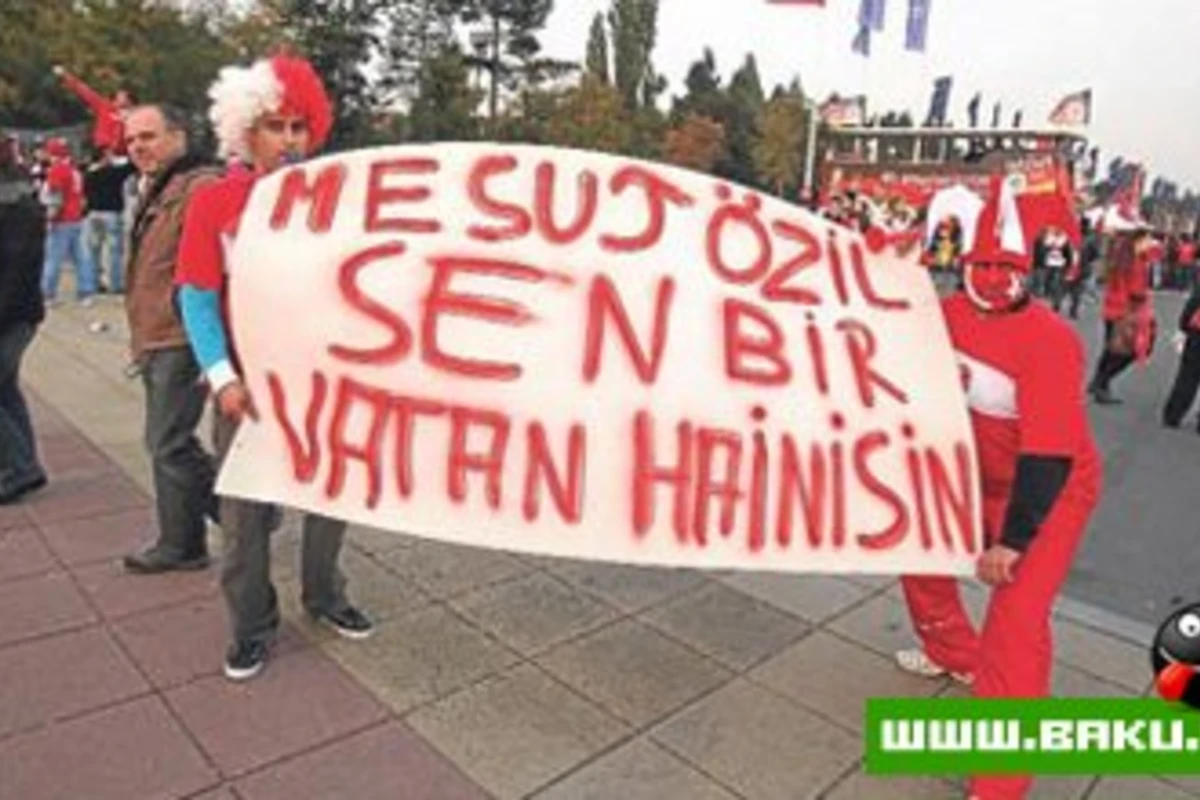 Türklər Məsud Özili “Vətən xaini” elan etdilər – VİDEO-FOTO