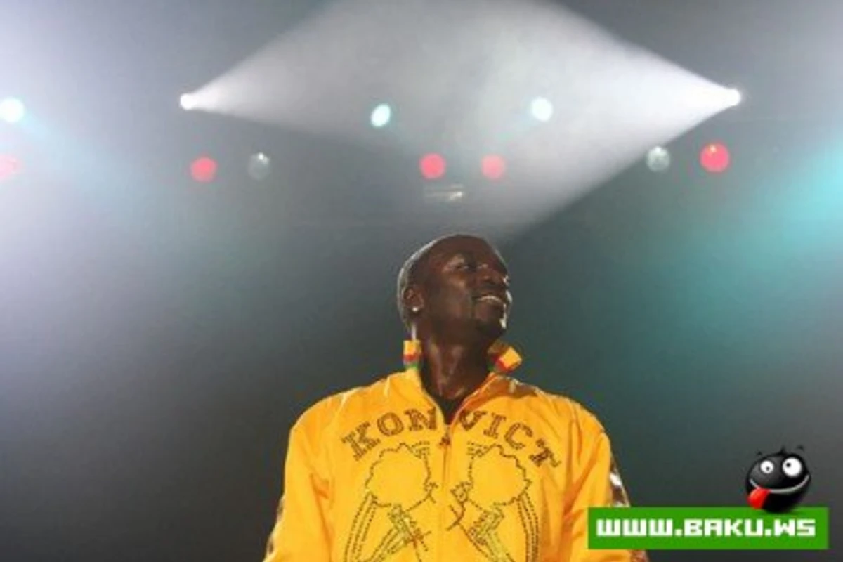Akon ft. Rick Ross - Give It To Em