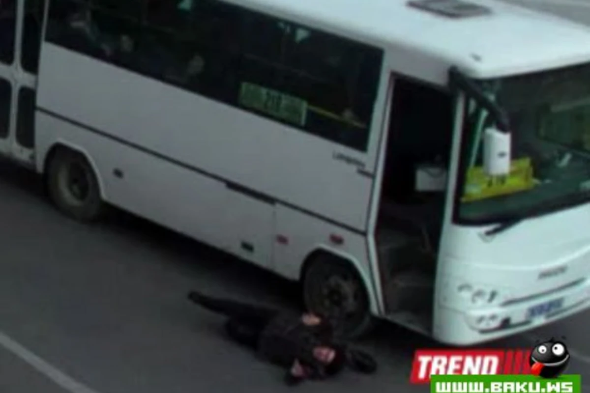 Bakıda avtomobillər piyadaları belə vurur... (Video)