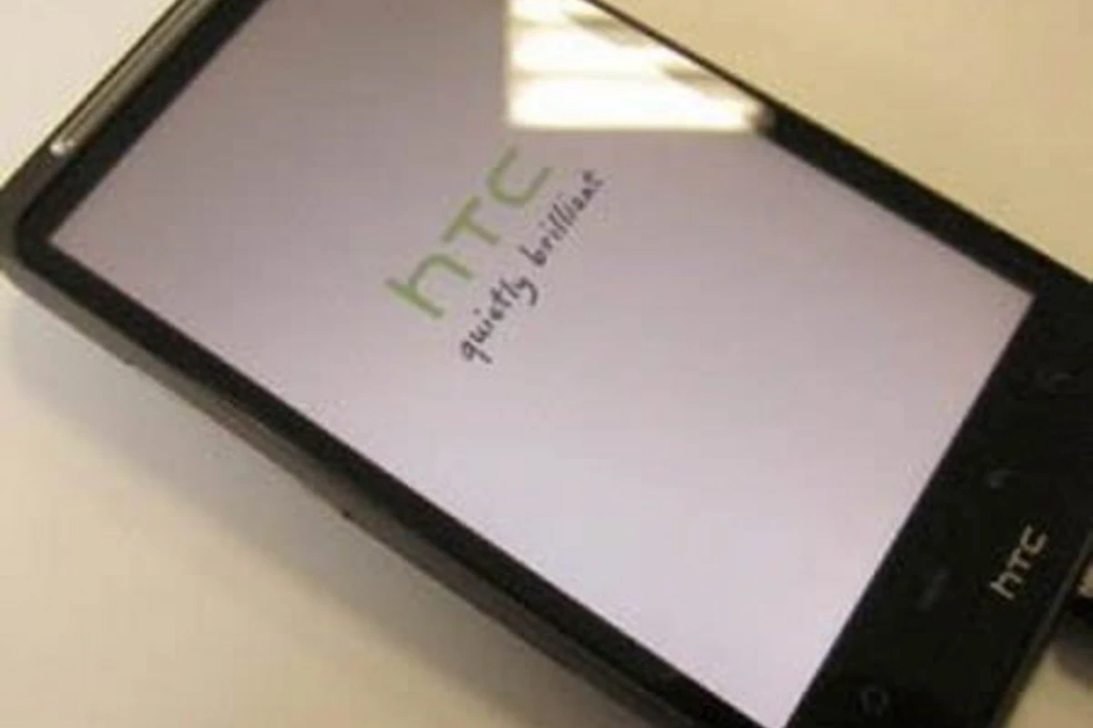 HTC выпускает смартфон с самым крупным дисплеем - ФОТО
