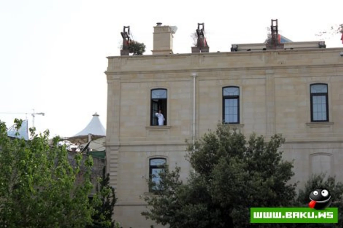 İçəri Şəhər - Top Model Poz Verir :)