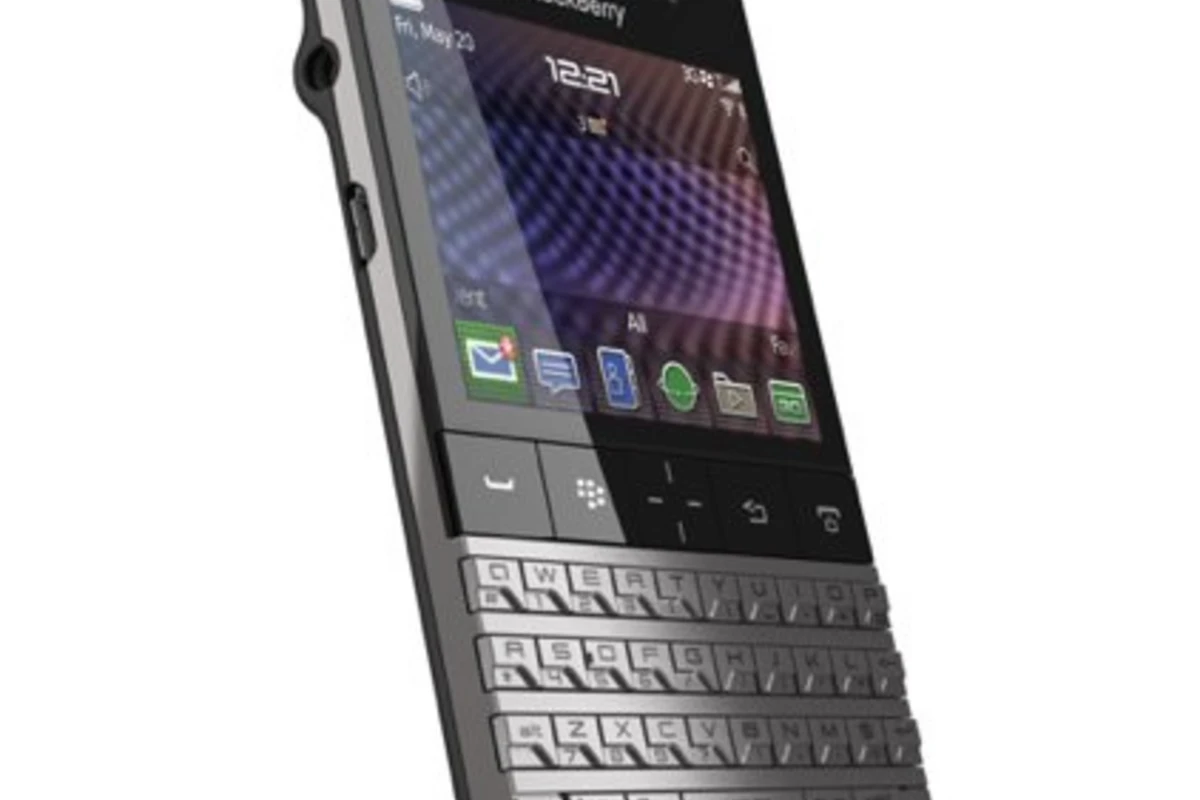 Porsche и BlackBerry представили смартфон с уникальным дизайном - ФОТО