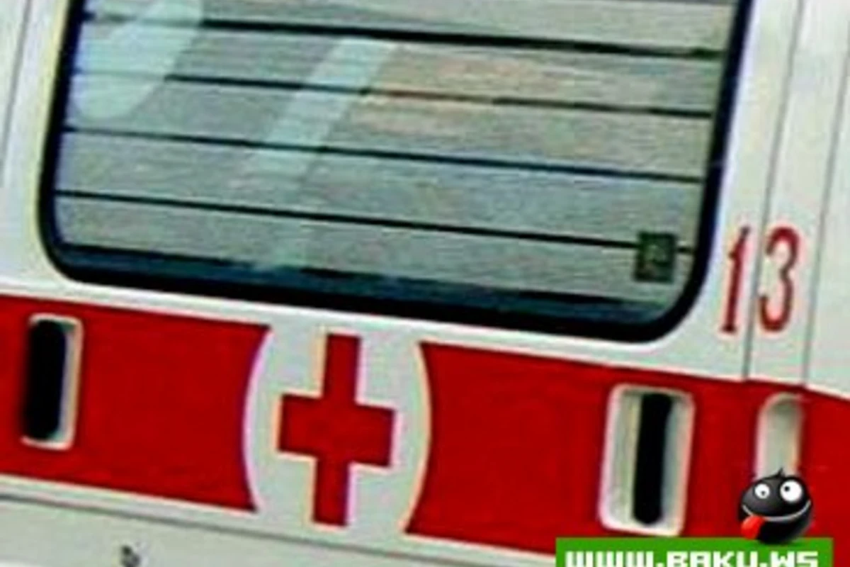 Azərbaycanda ehtiyatsız dəllək sünnət etdiyi uşağa ciddi xəsarət yetirib