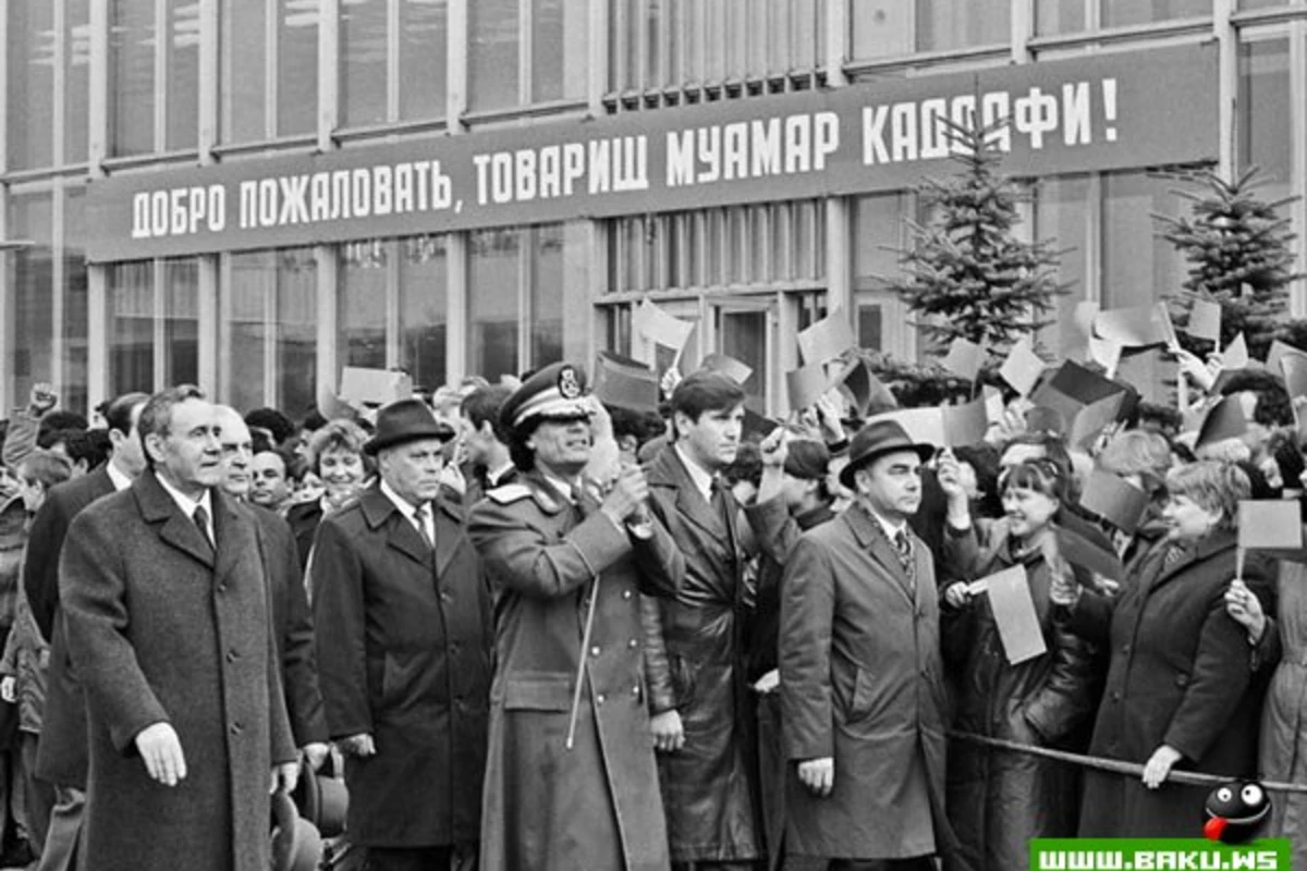 Муамар Каддафи до крылатой демократии (9 фото)