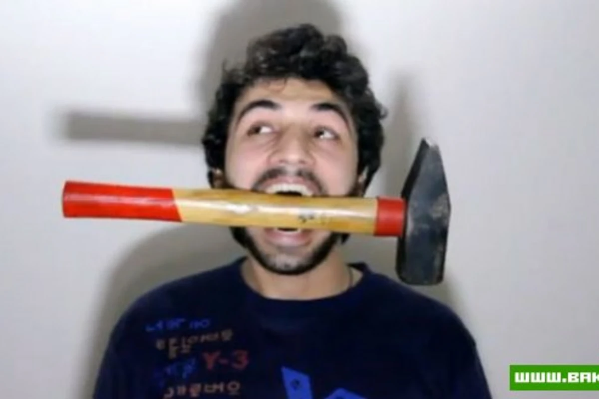 Oğlanı 2 dəqiqə ərzində necə fırlatmaq olar - video