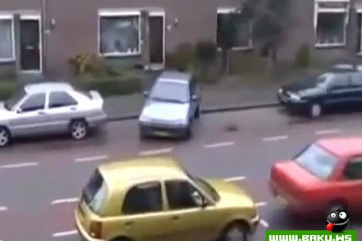 Женщина паркуется - Трудности парковки по женски